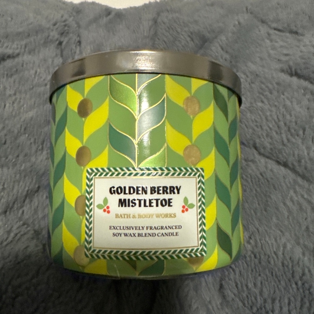 Bath & Body Works Golden Berry Mistletoe Candle